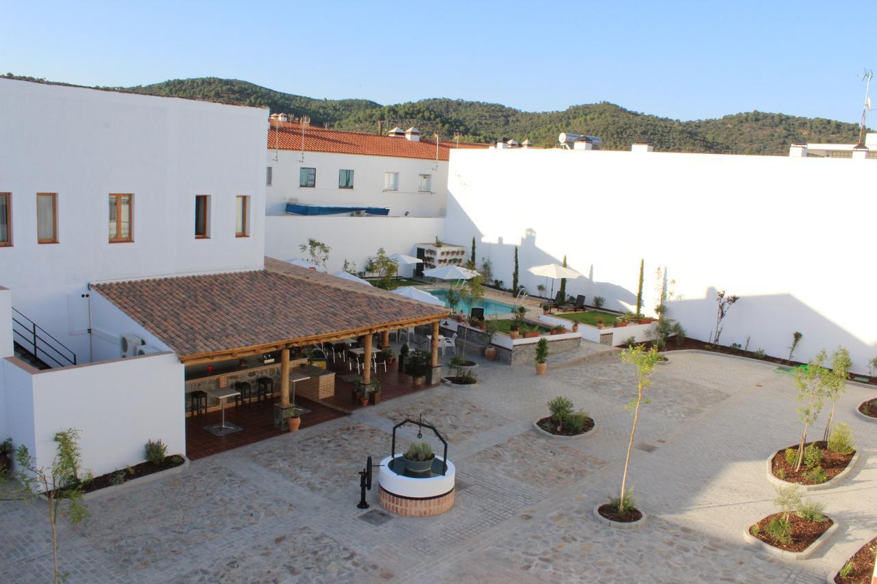 Hotel Entreolivos El Pedroso Exterior photo